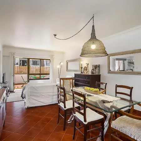 Carcavelos Flat 5 Mins From The By Soulplaces